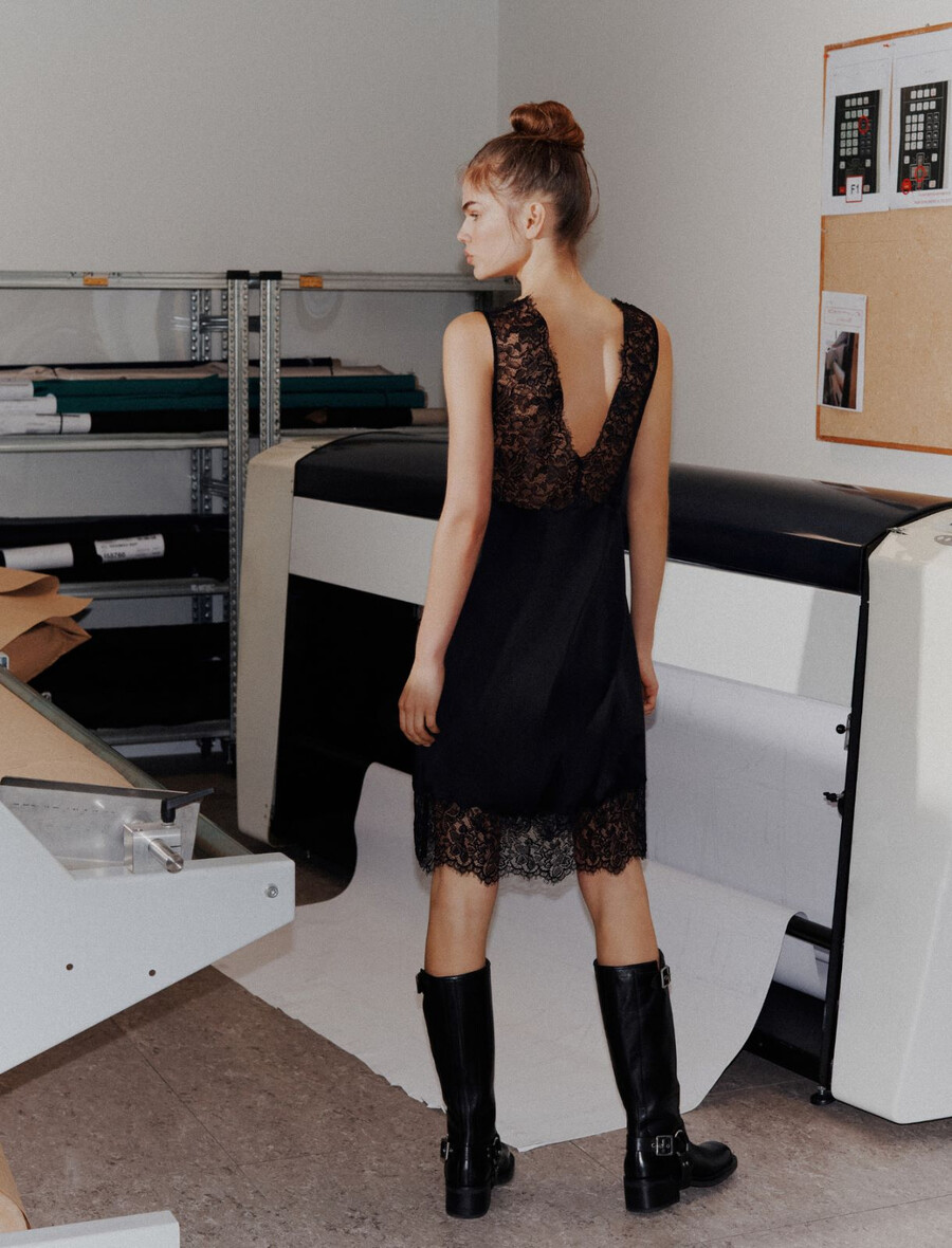 robe à empiècements en dentelle - noire