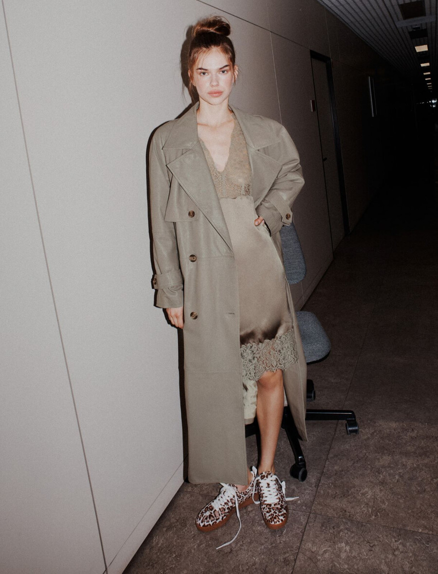 robe à empiècements en dentelle - gris clair