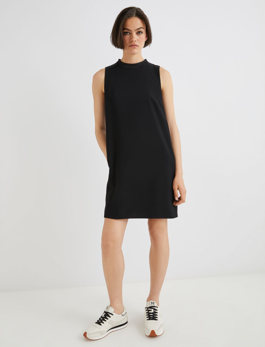 robe sans manches en crêpe satinée - noire